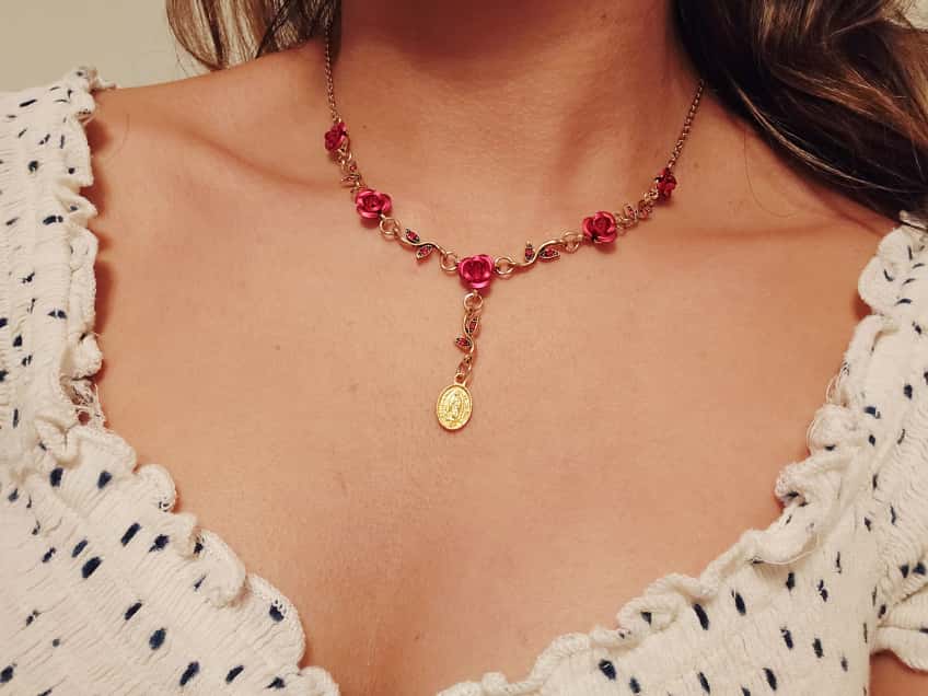 Mary Red Roses Necklace